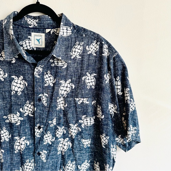 ★ Natural Blue by Visitor Turtle Casual Button Down - Printed ★ - Picture 3 of 17